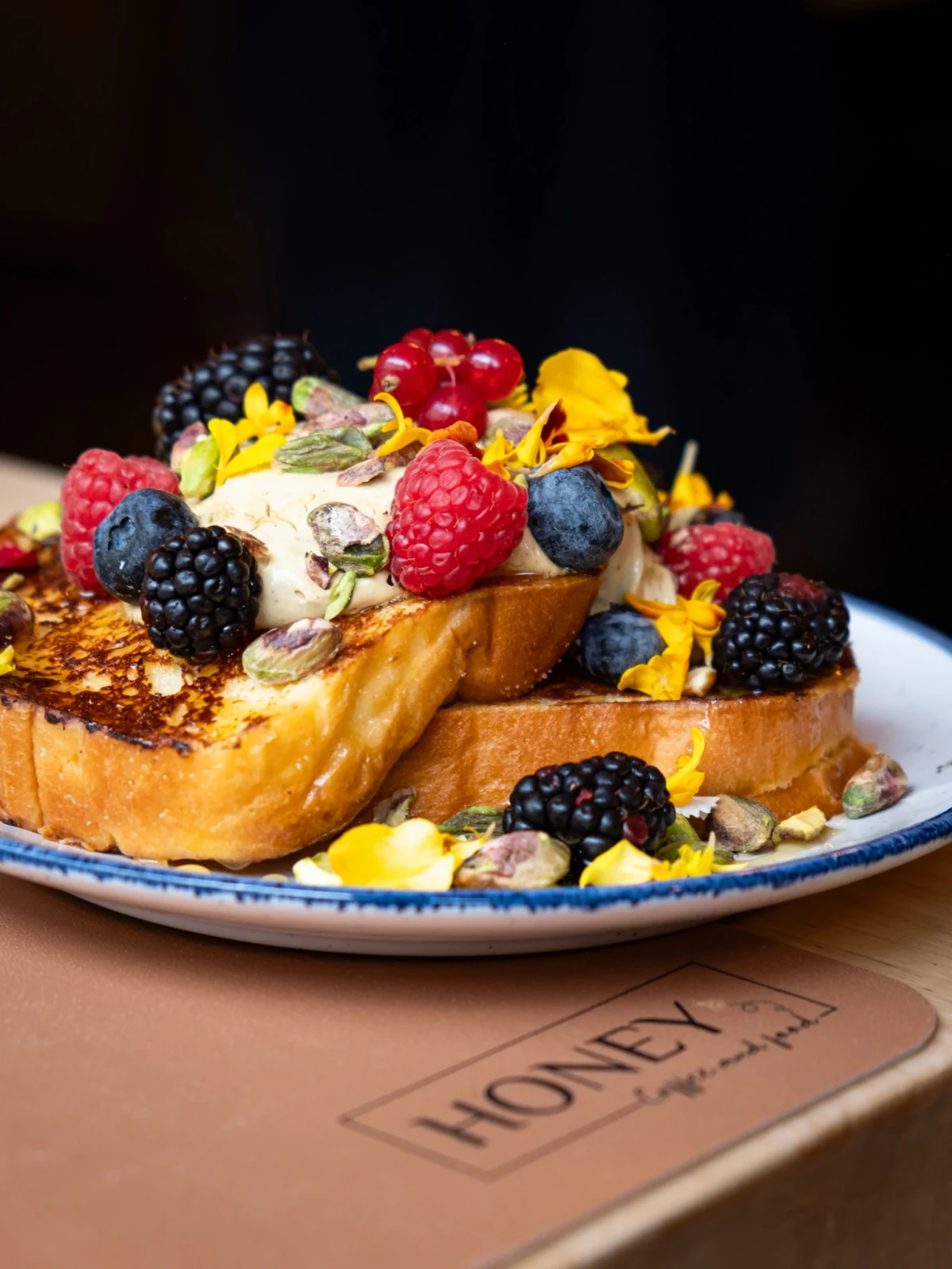 French toast fleurs comestibles — brunch Nancy Honey