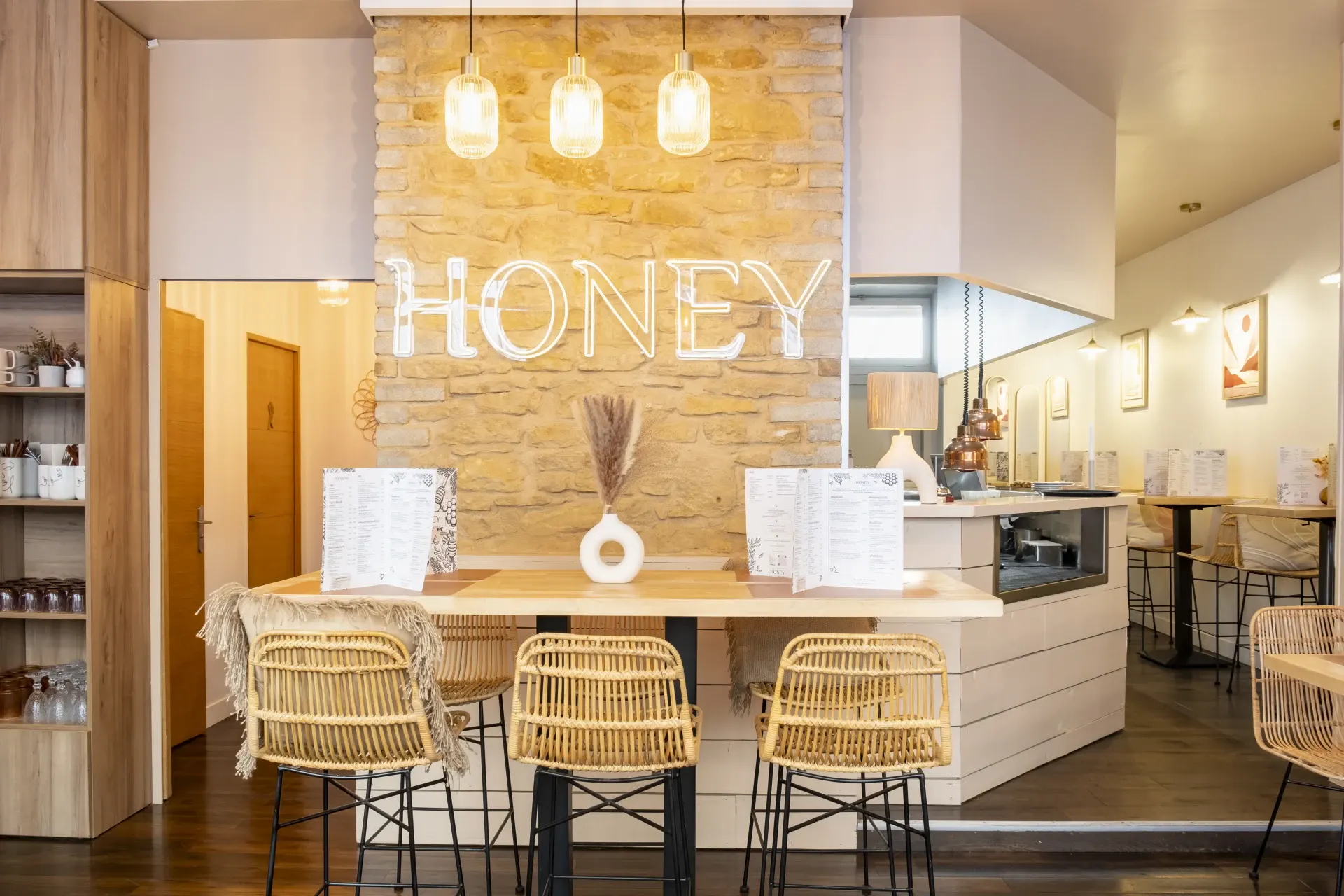 Salle du restaurant brunch Honey Coffee and Food à Nancy